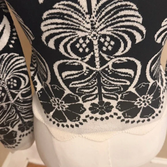 NWOT Farm Rio BLACK AINIKA TROPICAL SPLENDOR PUFF SHOULDER PO SWEATER Size XS - Picture 12 of 13